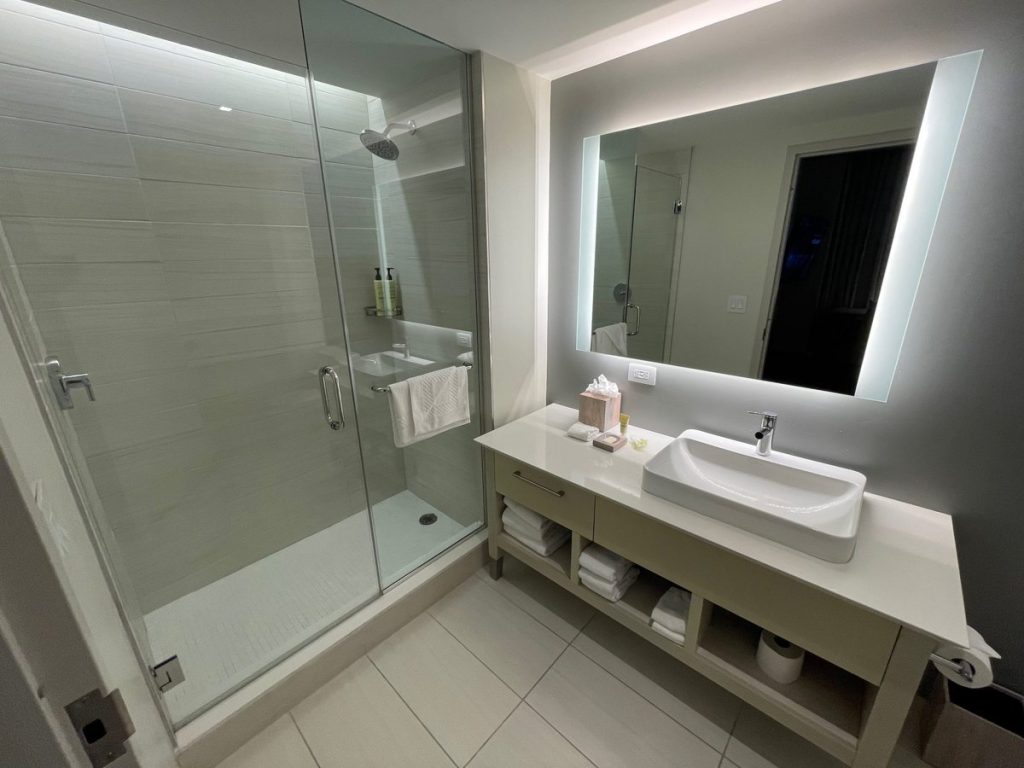 Element Miami Brickell Review 2023 - 1 Bedroom Suite Room (bathroom)