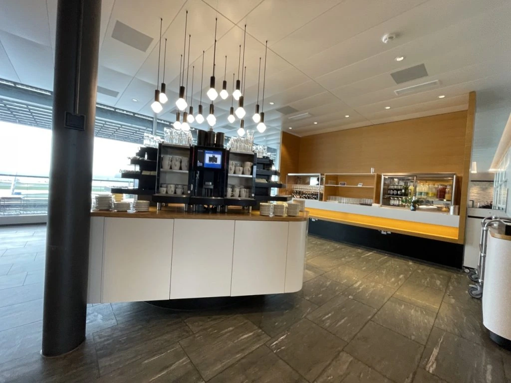 Swiss International Lounge at Zurich Airport (2023) - Coffee machine