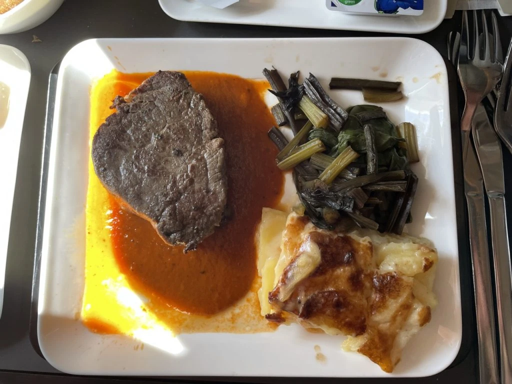 Swiss Business Class in 2023: Meal Service