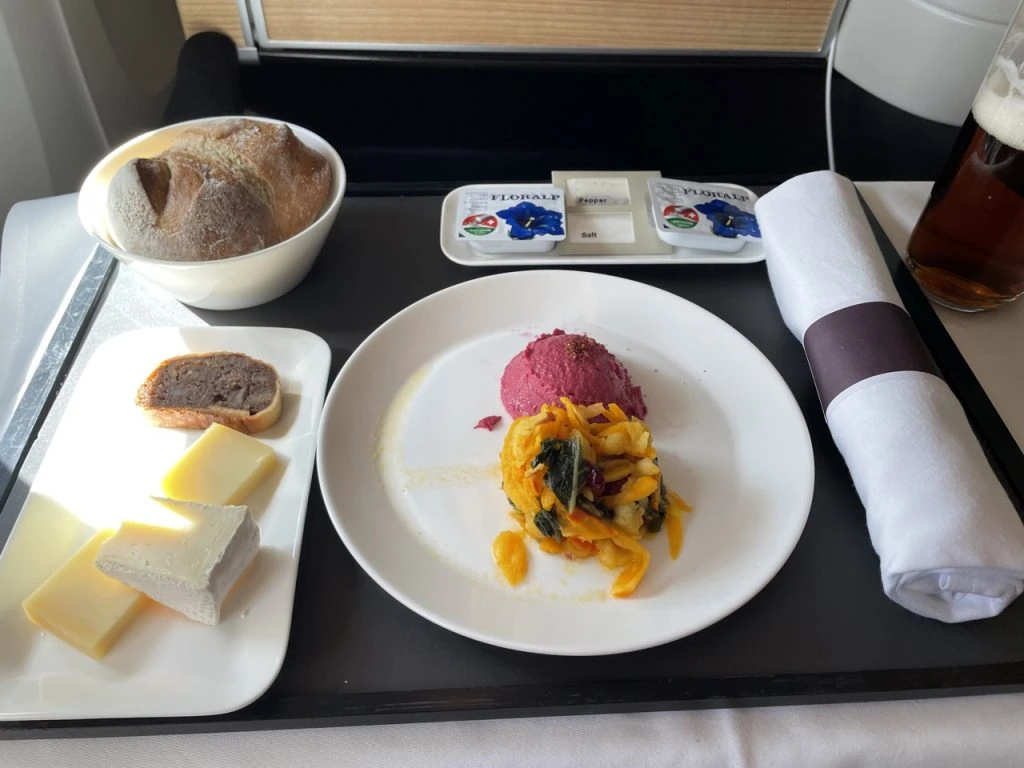 Swiss Business Class in 2023: Meal Service