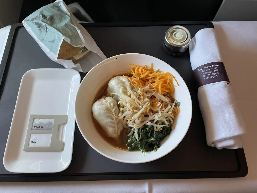 Swiss Business Class in 2023: Pre-arrival meal
