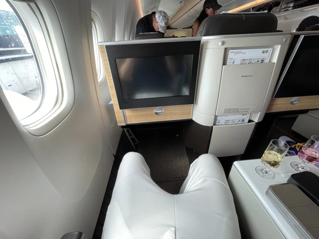 Swiss 777-300ER Business Class Seat (2023) - Space