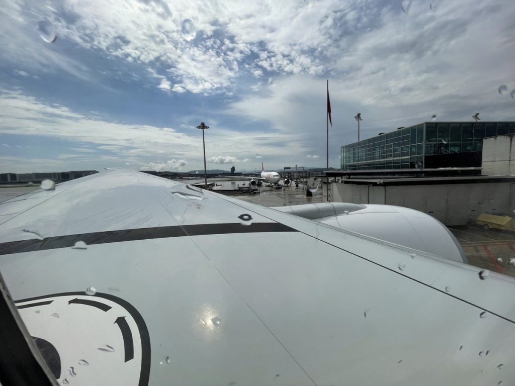 Swiss 777-300ER Business Class Seat (2023) - Window view 17A