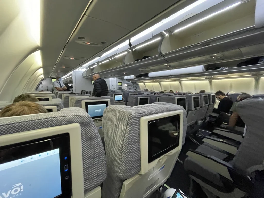 Aerolineas Argentinas A330-200 Economy Class (5)