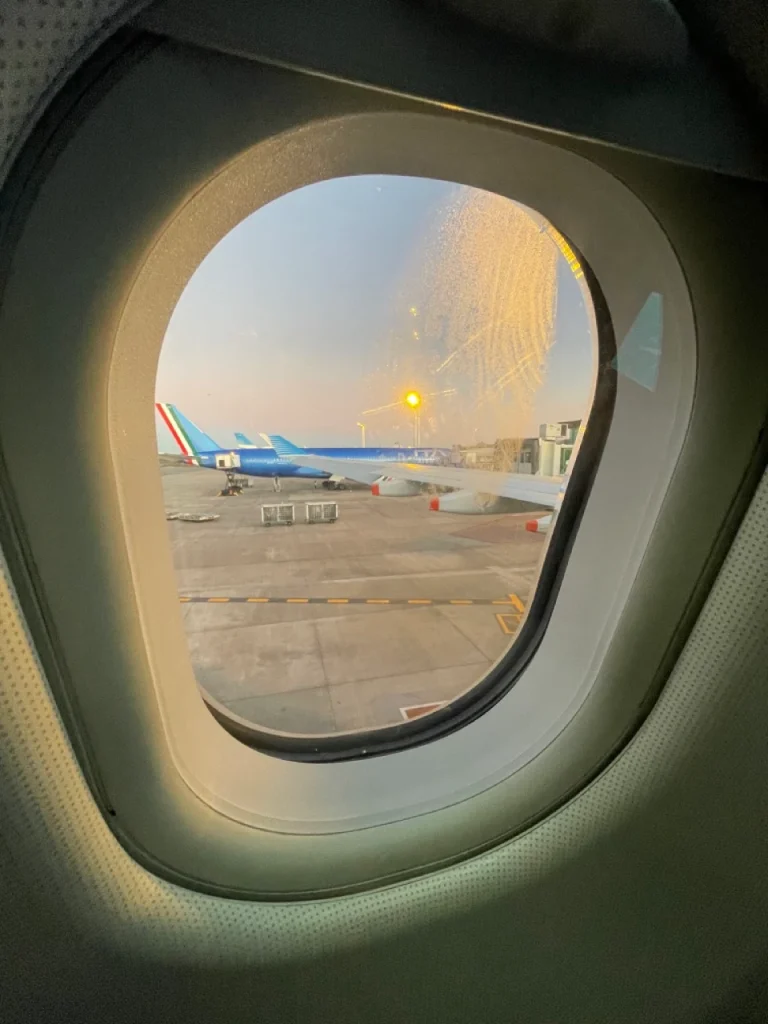 Aerolineas Argentinas A330-200 Economy Class (9)