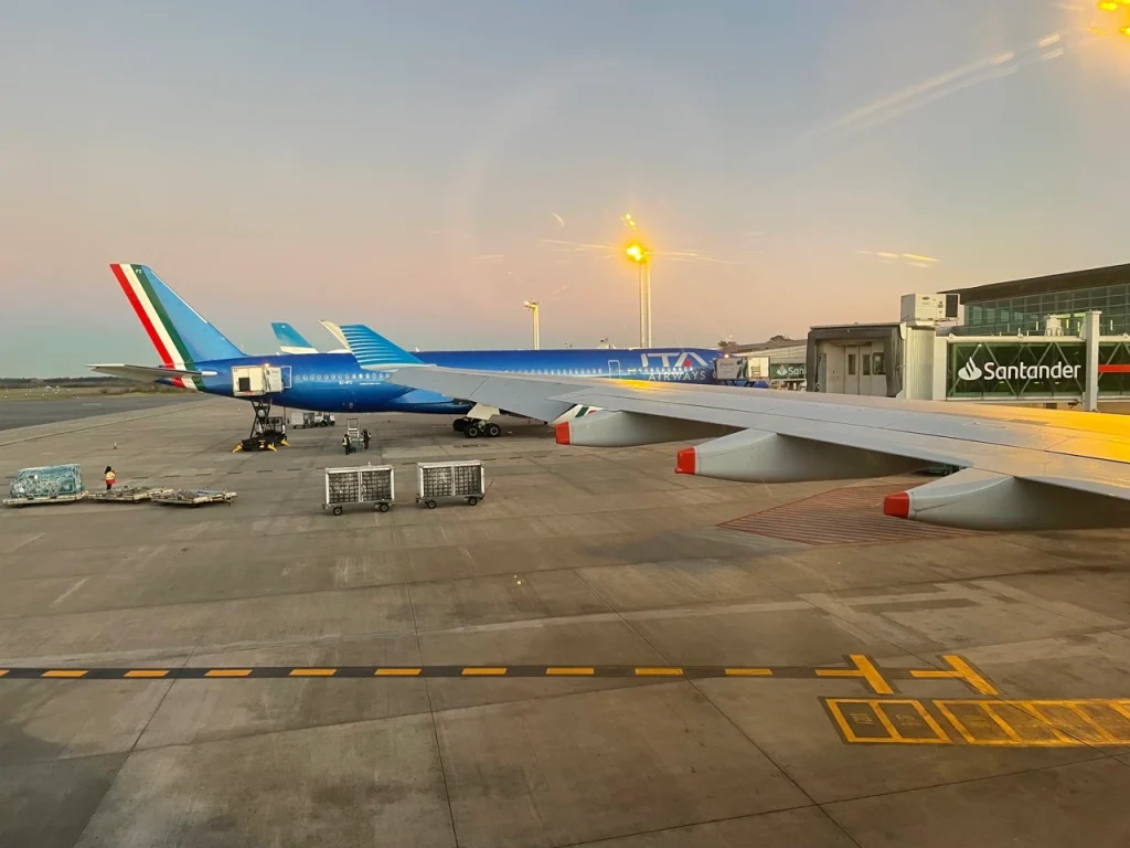 Aerolineas Argentinas A330-200 Economy Class (11)
