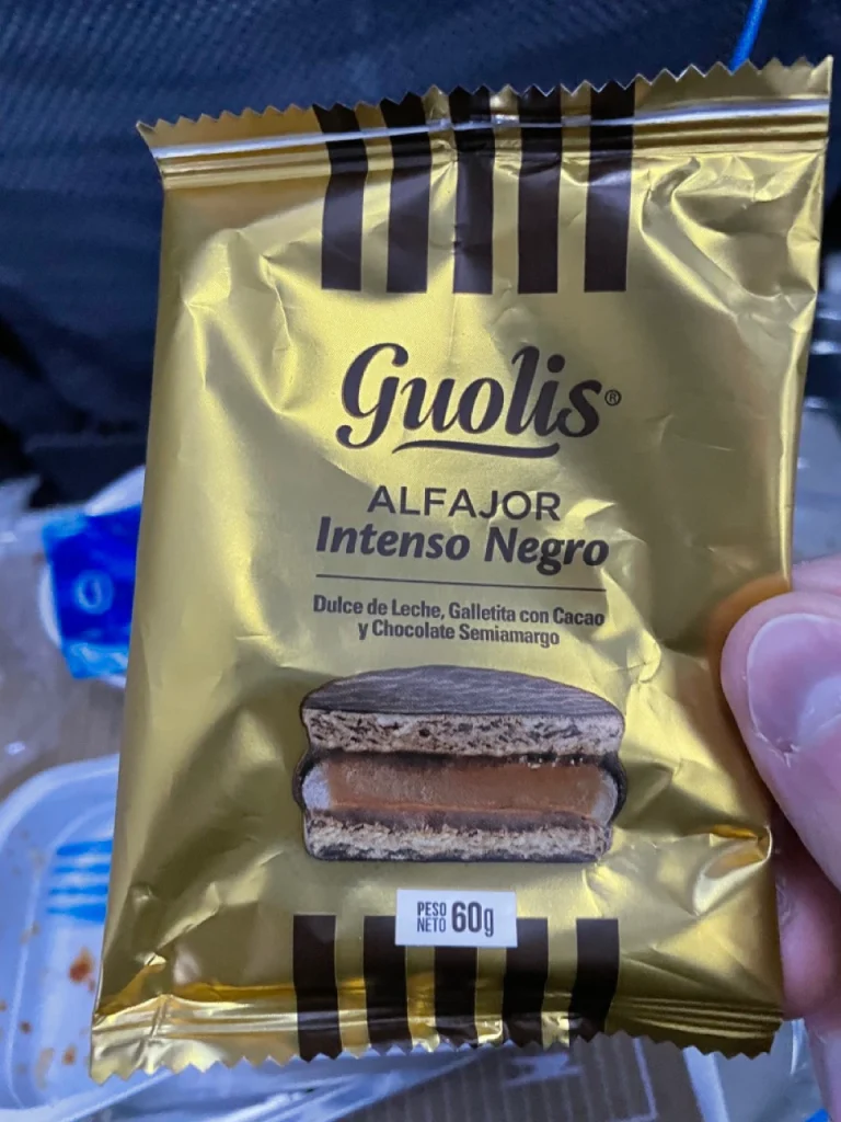 Aerolineas Argentinas A330-200 Economy Class (Lunch, Dessert) - Alfajor Guolis