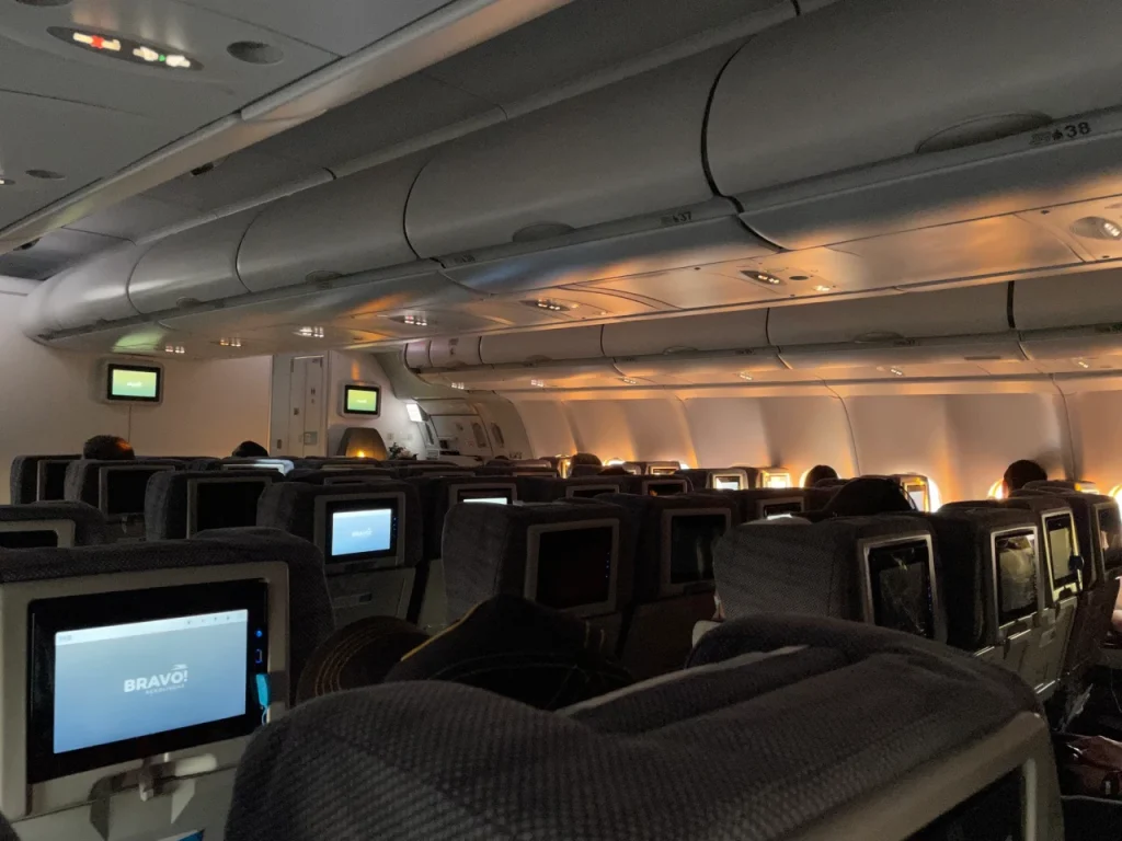 Aerolineas Argentinas A330-200 Economy Class (29)