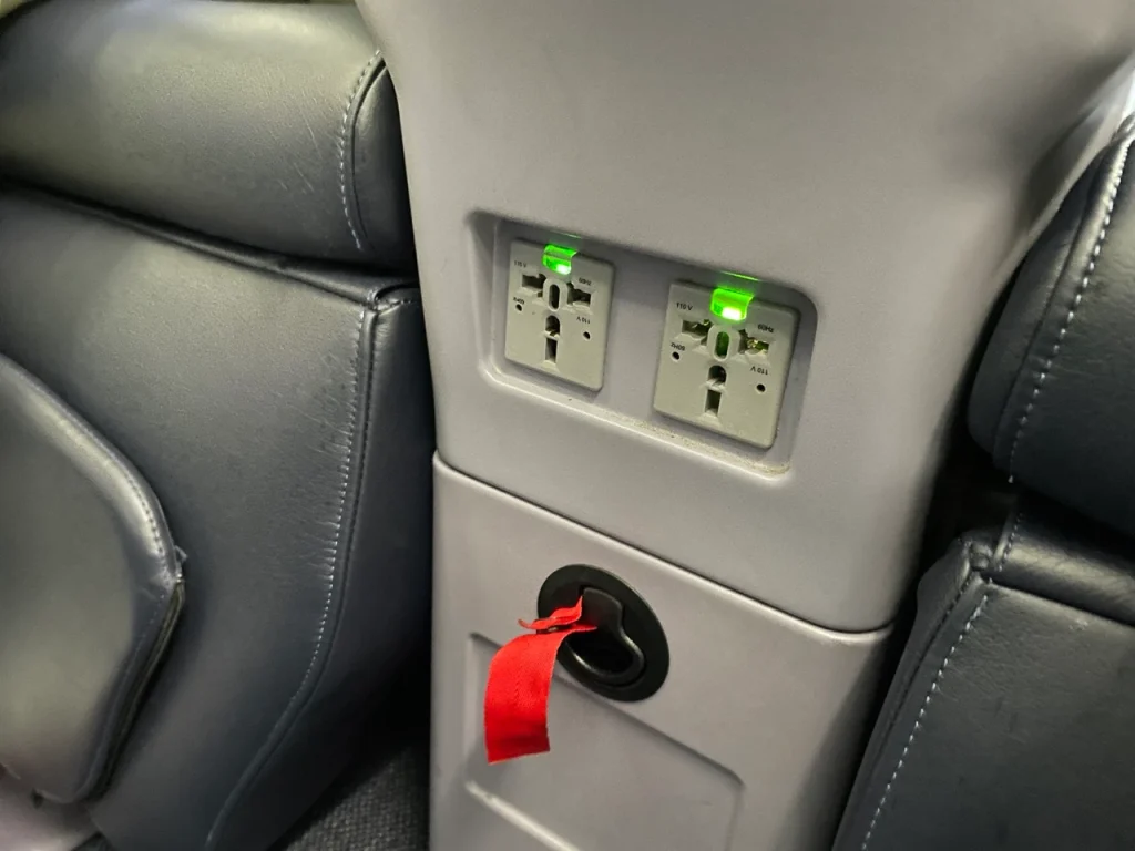 Copa 737-800 Business Class in 2023: Seat and Cabin