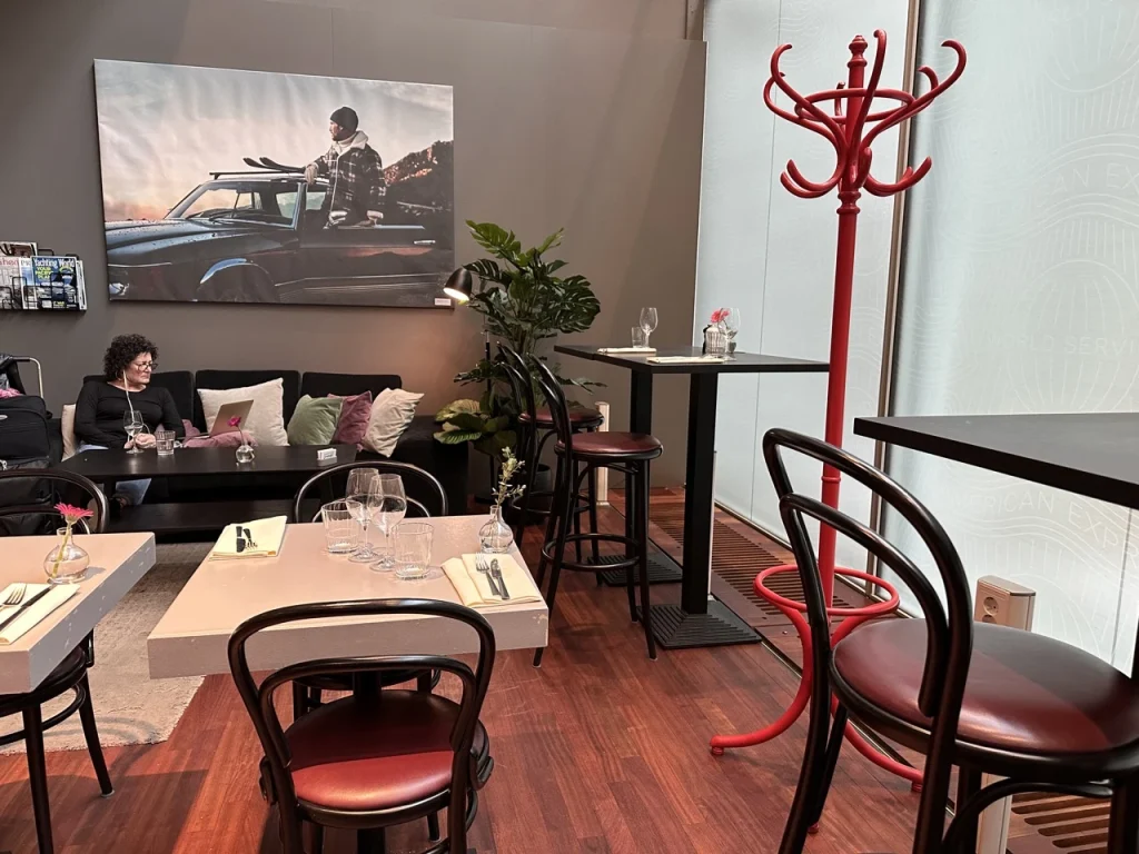 American Express Pop Up Lounge Stockholm Arlanda - Dining Area (6)