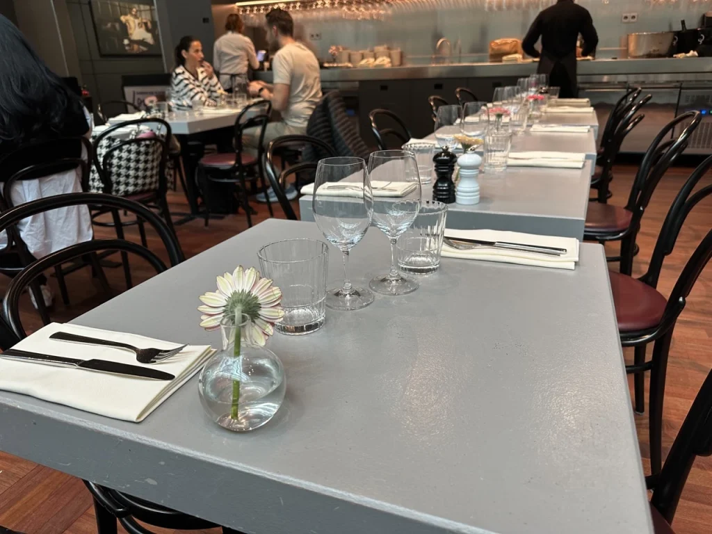 American Express Pop Up Lounge Stockholm Arlanda - Dining Area (7)