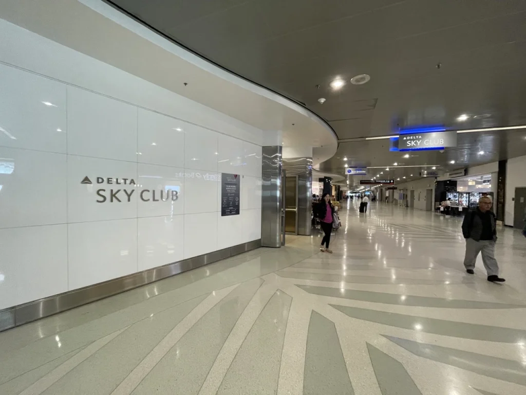 Delta Miami to Boston: Delta SkyClub Miami