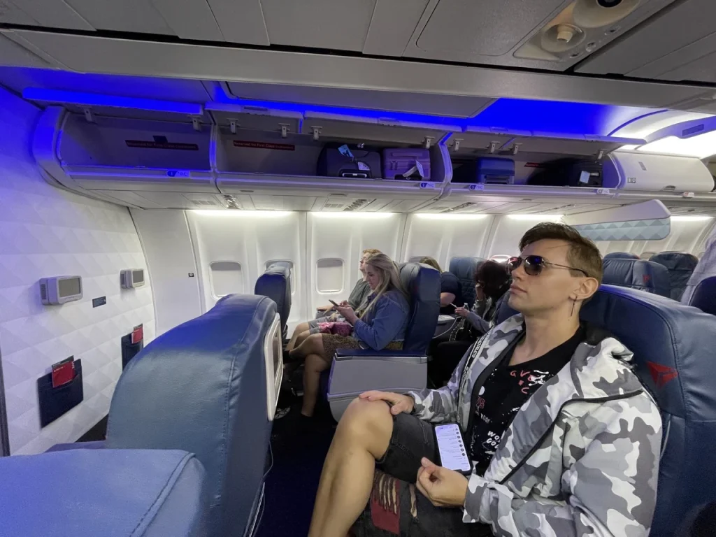 Delta Miami to Boston: Cabin 737-800 First Class (DL494)