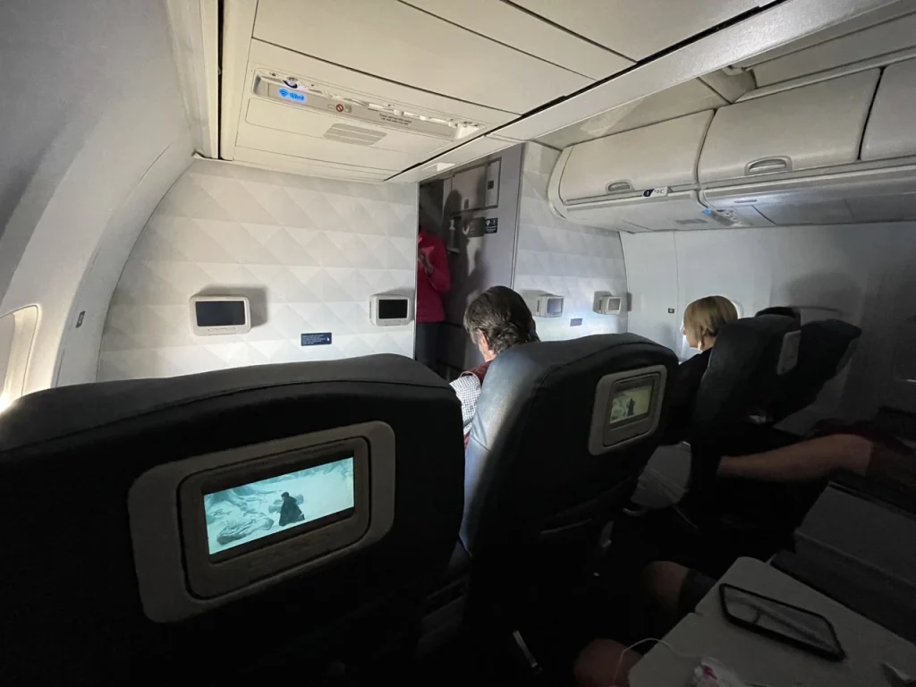 Delta Miami to Boston: Cabin (DL494)