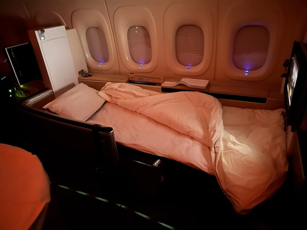 Lufthansa 747-8 First Class in 2023 - Bed 4