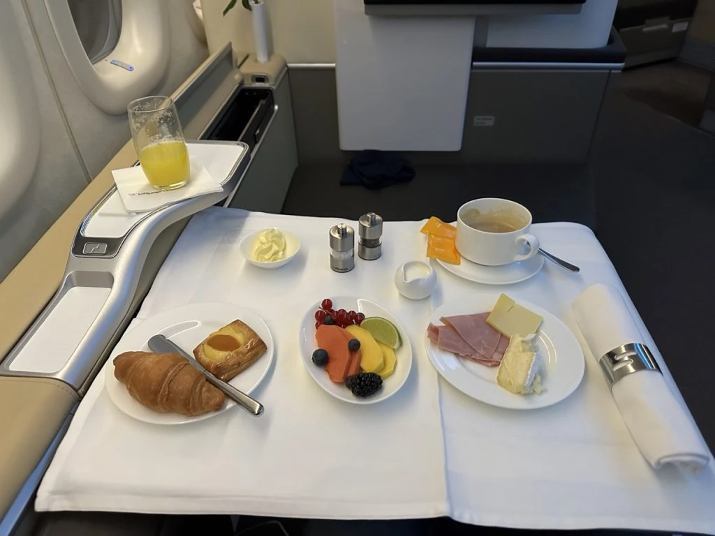Lufthansa 747-8 First Class in 2023 - Breakfast 2