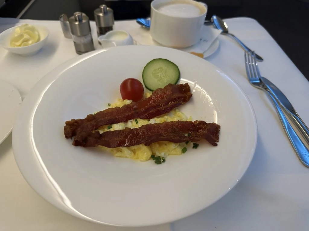 Lufthansa 747-8 First Class in 2023 - Breakfast 4