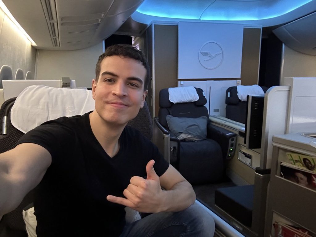 Lufthansa 747-8 First Class in 2023 - Cabin 22