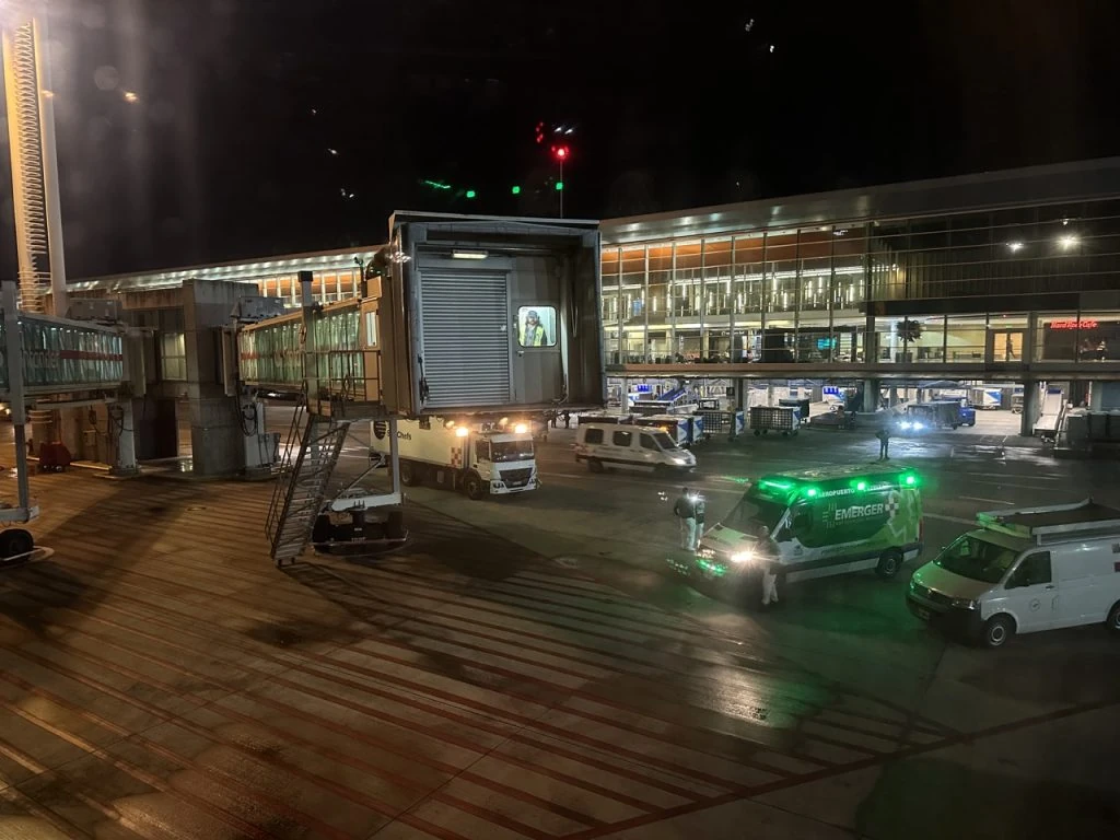 Lufthansa 747-8 First Class in 2023 - Gate