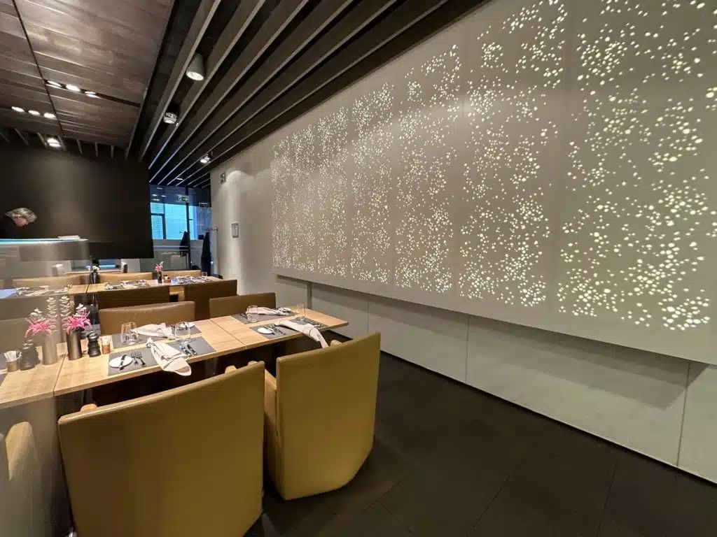Lufthansa First Class Terminal 25