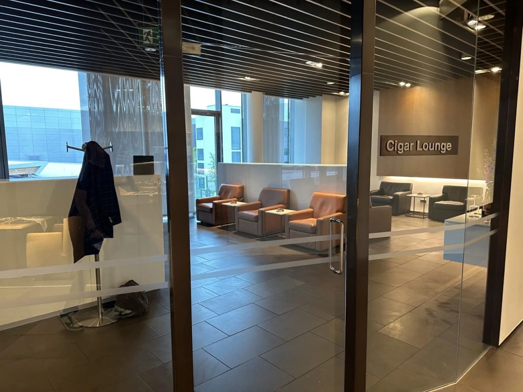 Lufthansa First Class Terminal 29