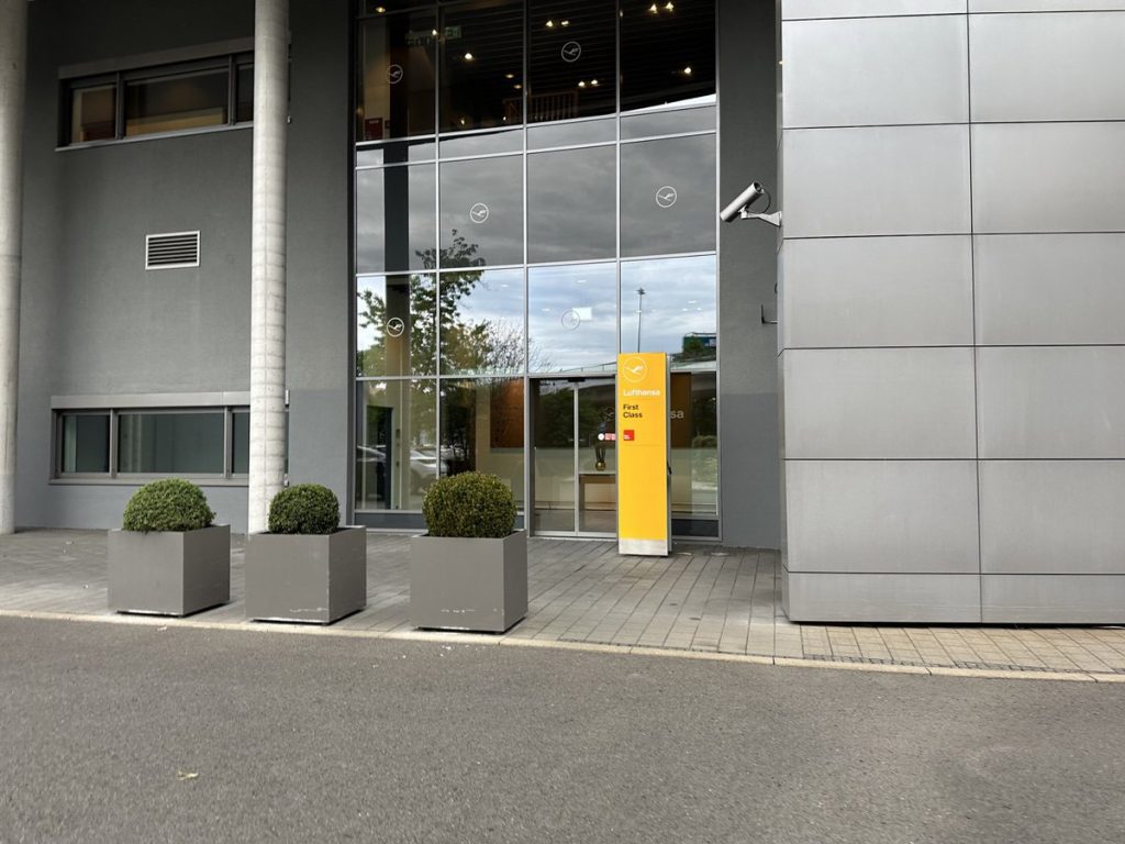 Lufthansa First Class Terminal 2