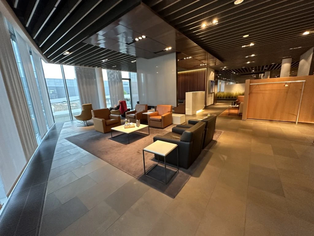 Lufthansa First Class Terminal 39