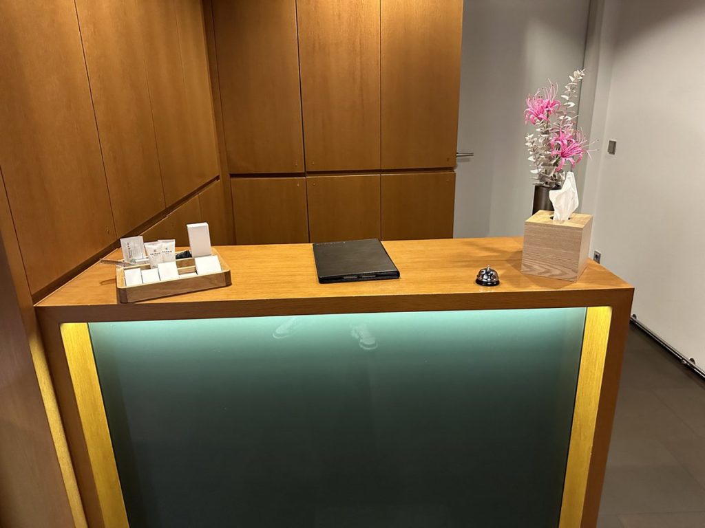 Lufthansa First Class Terminal 43