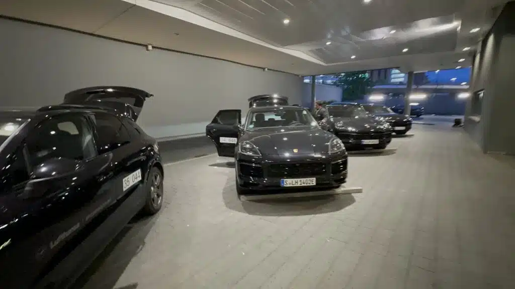 Lufthansa Porsche Cayenne Limousine Service 2023