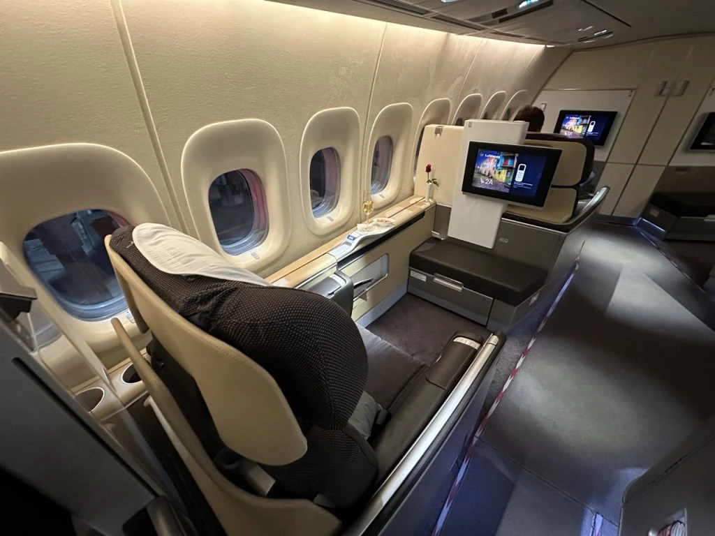 Lufthansa 747-8 First Class Cabin in 2023 - 2