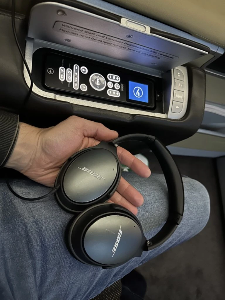 Lufthansa 747-8 First Class in 2023 - Bose Headphones