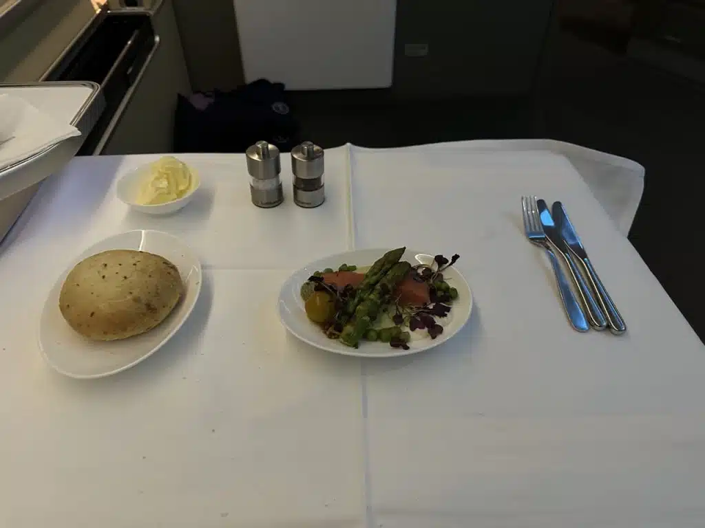 Lufthansa 747-8 First Class in 2023 - Dinner 7