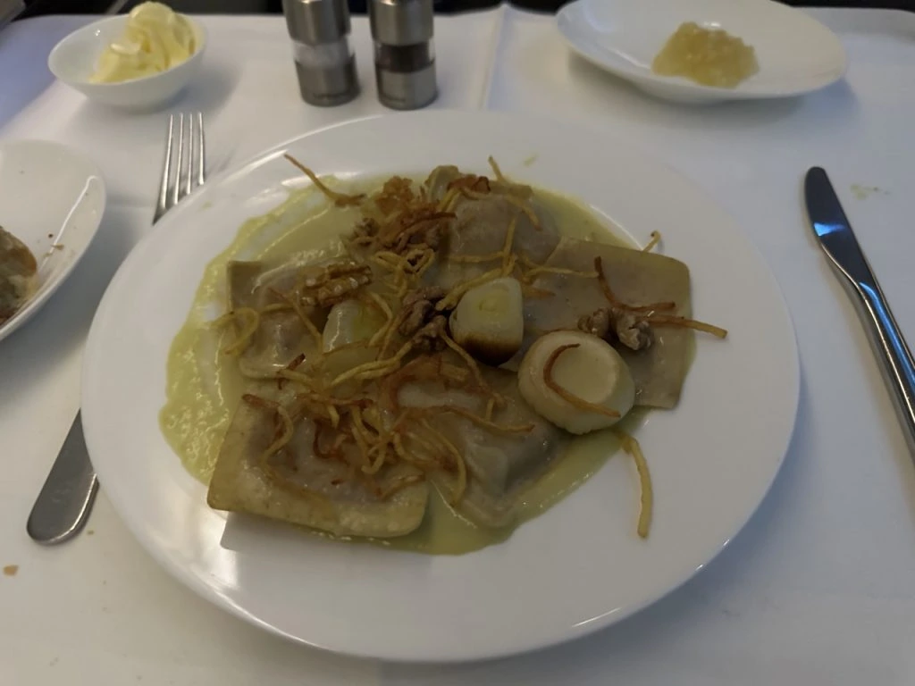 Lufthansa 747-8 First Class in 2023 - Dinner 8