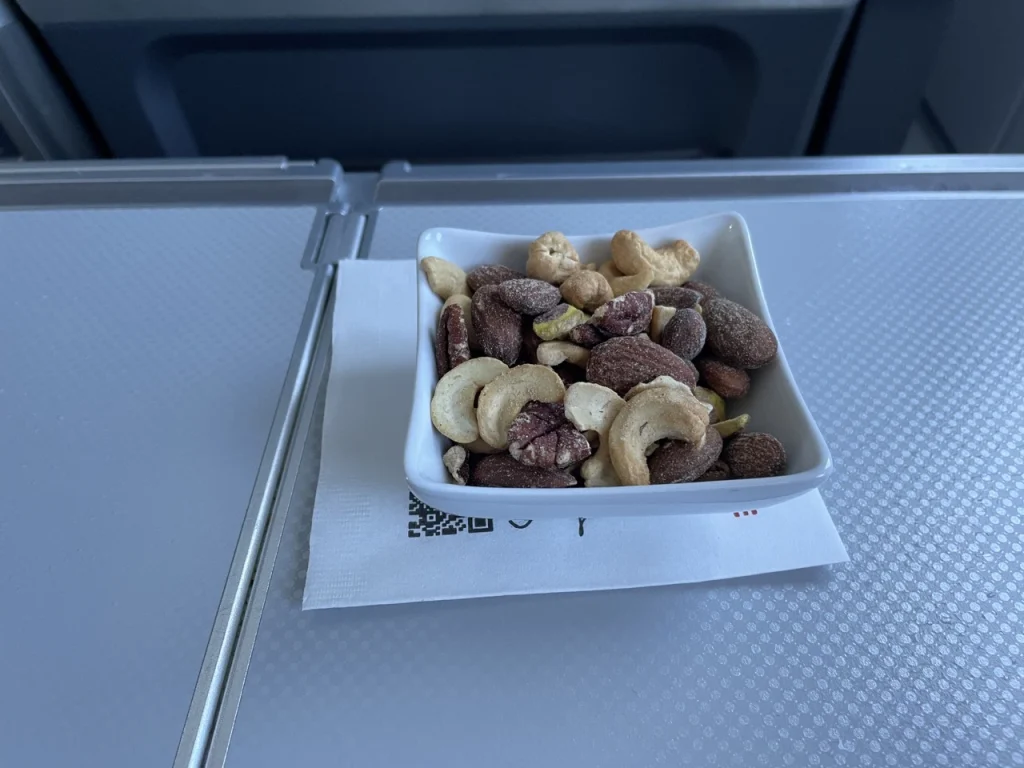 American Airlines A321neo First Class In 2023 - Starter (Snack)