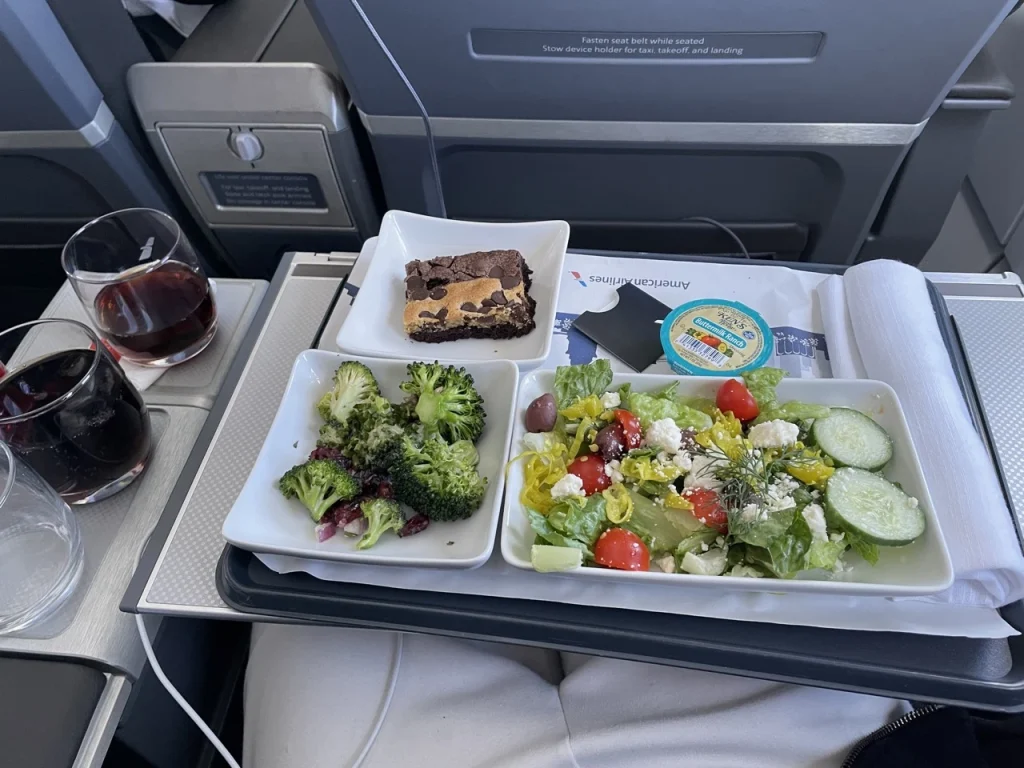 American Airlines A321neo First Class In 2023 - Lunch / Sallad