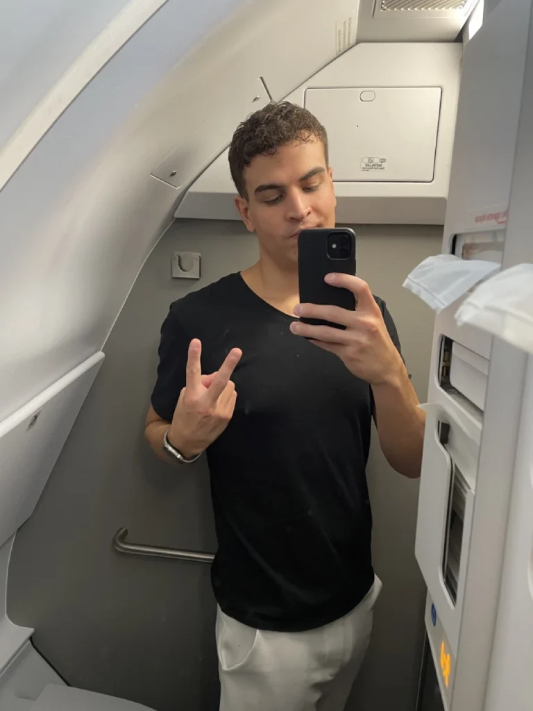 American Airlines A321neo First Class In 2023 - Toilet