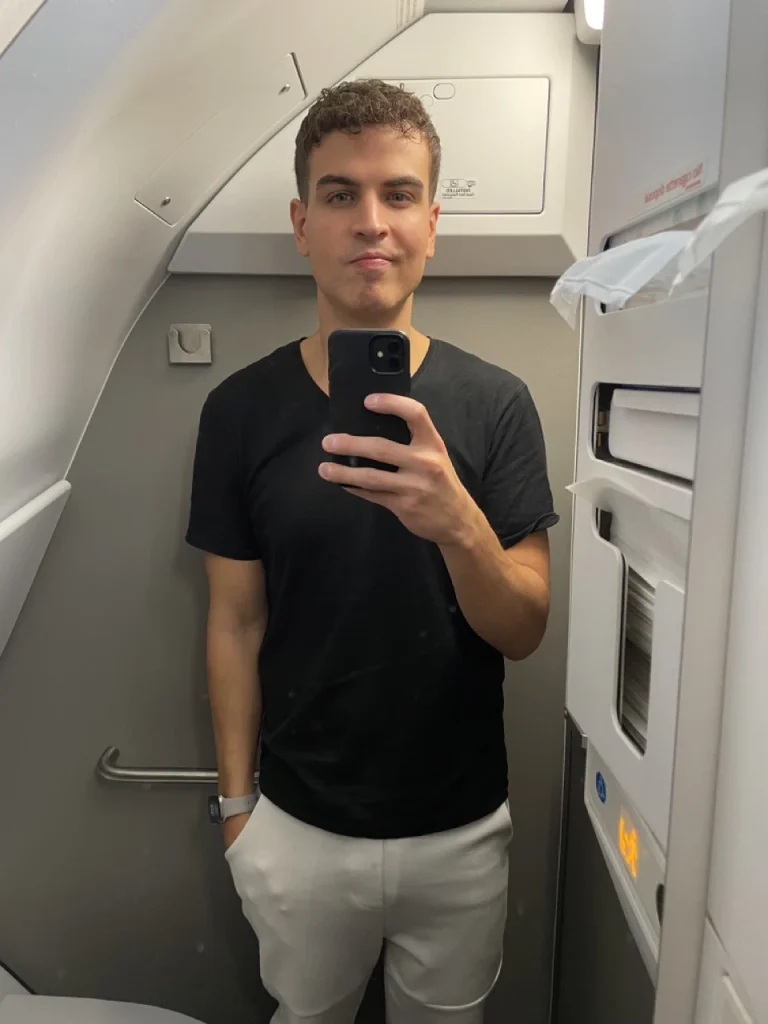 American Airlines A321neo First Class In 2023 - Toilet
