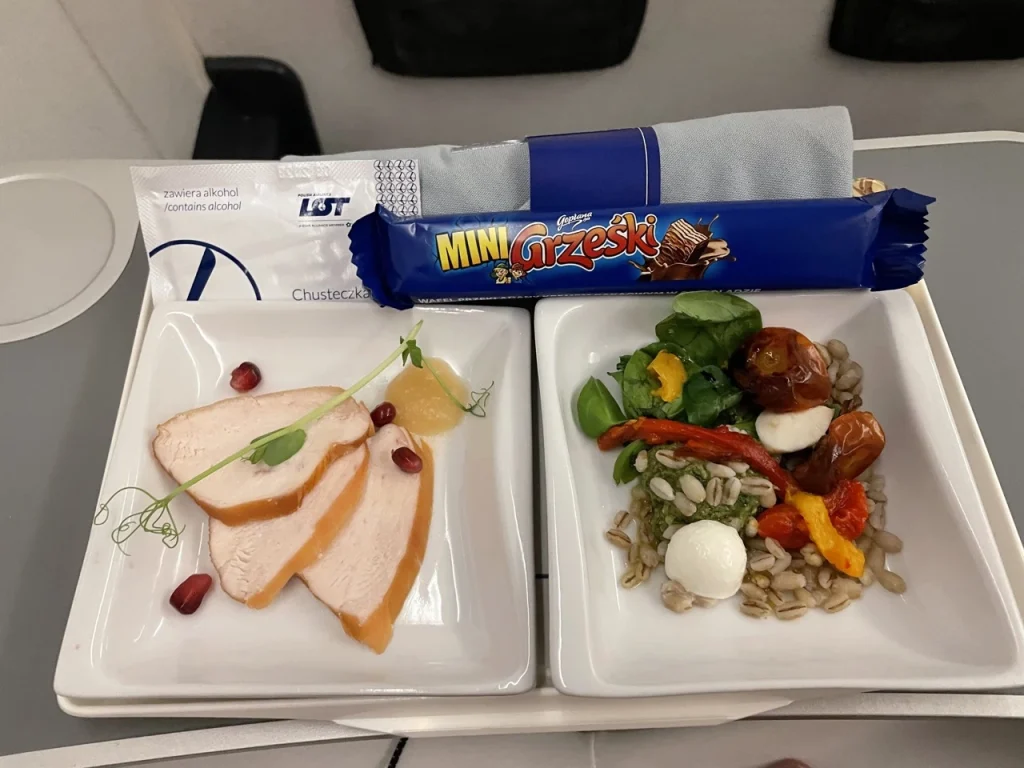 LOT European Business Class: Warsaw to Stockholm (E195LR)