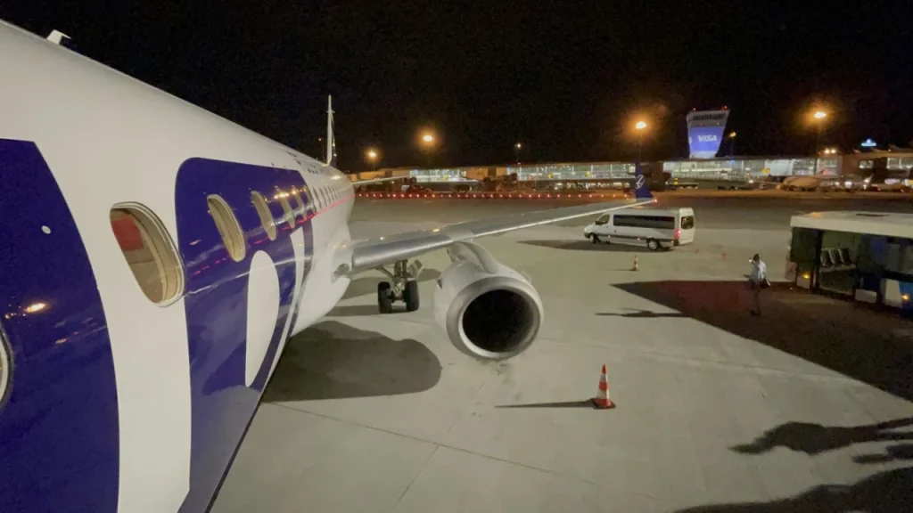 LOT European Business Class: Warsaw to Stockholm (E195LR)