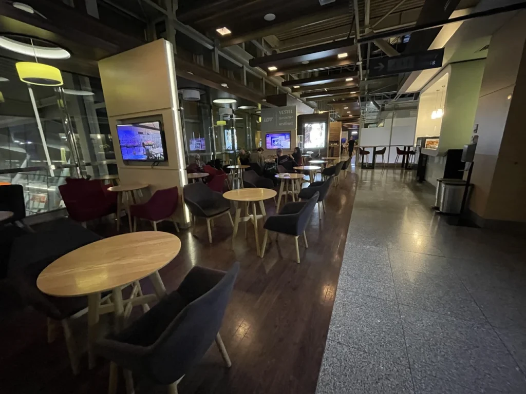 LOT Business Class Lounge WAW Polonez