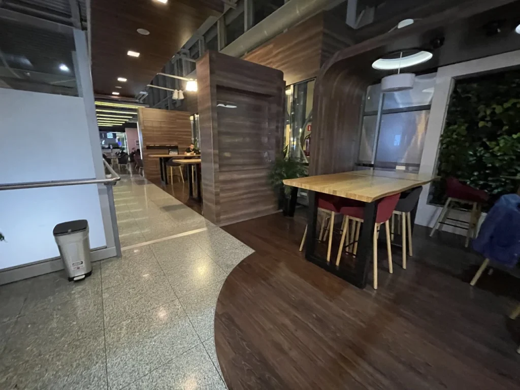 LOT Business Class Lounge WAW Polonez