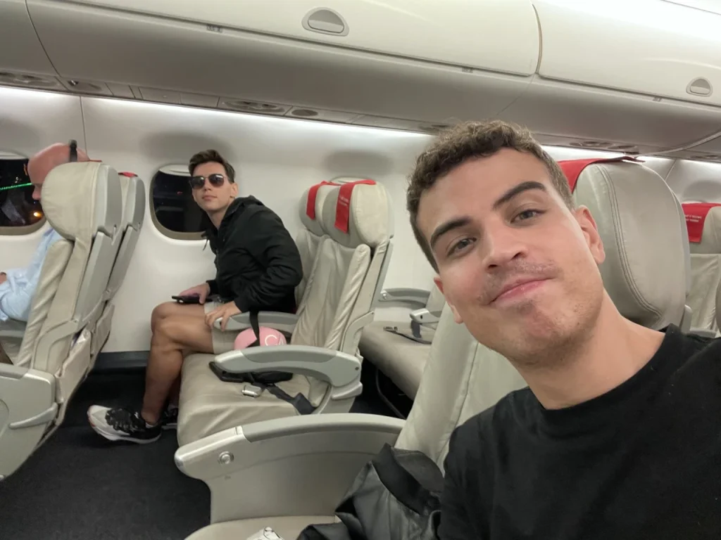 LOT European Business Class: Warsaw to Stockholm (E195LR)