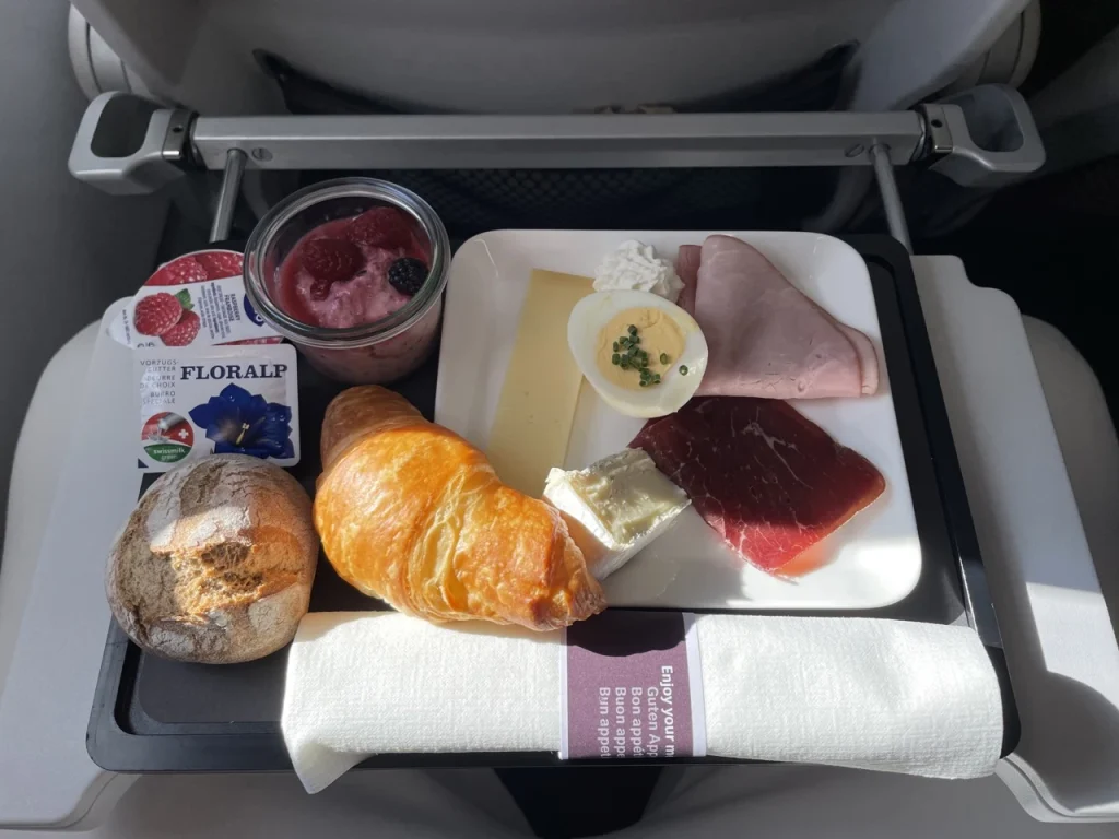 Swiss A320neo Business Class Breakfast Service