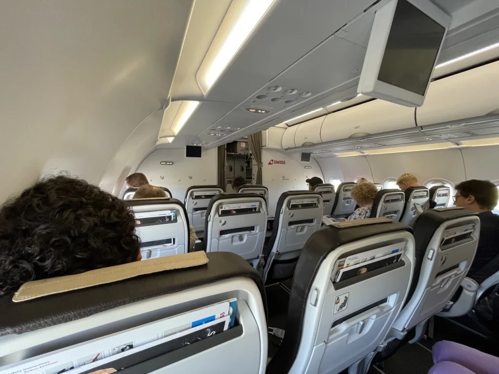 Swiss A320neo Business Class Landing