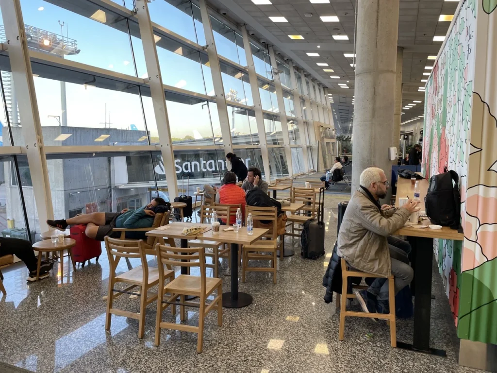 Starbucks Aeroparque Buenos Aires (2023)