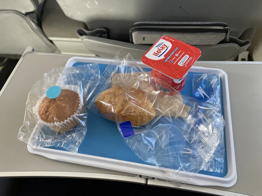 Aerolíneas Argentinas E190 Club Economy Food/breakfast (Premium Economy) - 2023