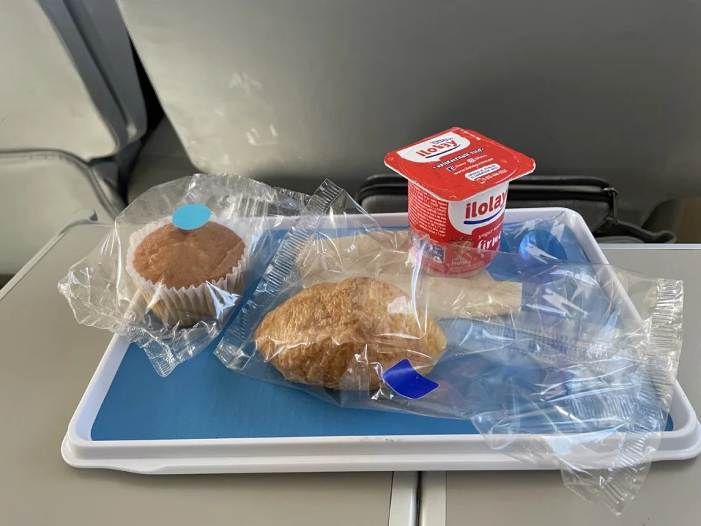 Aerolíneas Argentinas E190 Club Economy Food/breakfast (Premium Economy) - 2023