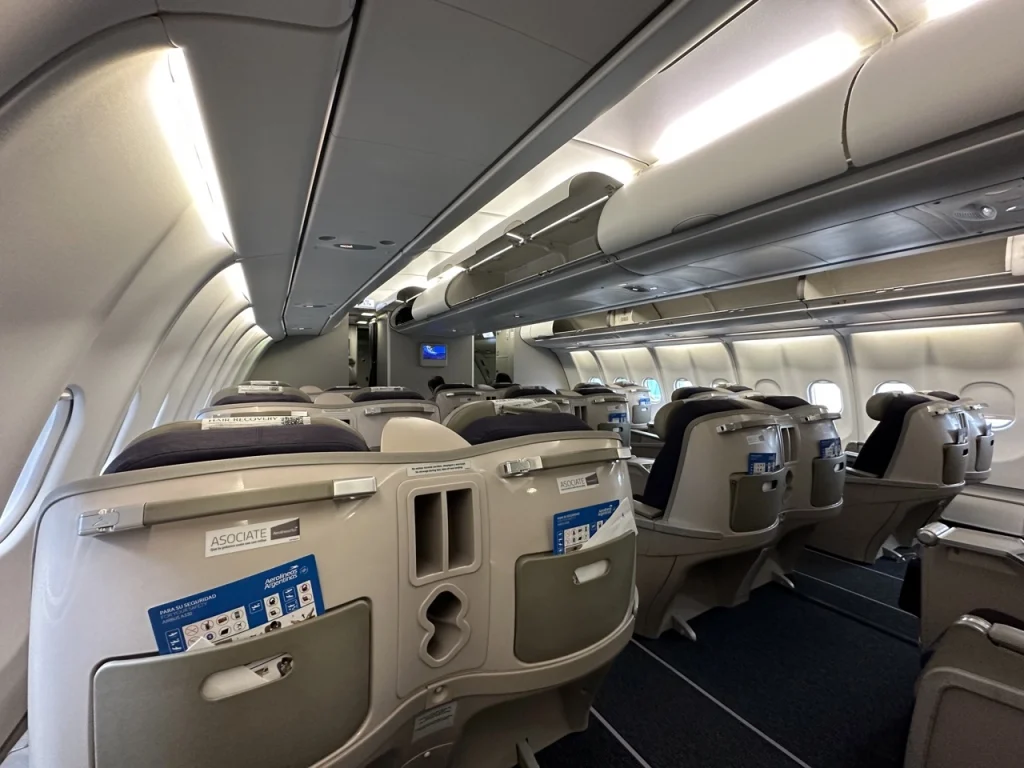 Aerolíneas Argentinas A330-200 Old Business Class Cabin (LV-FVH)